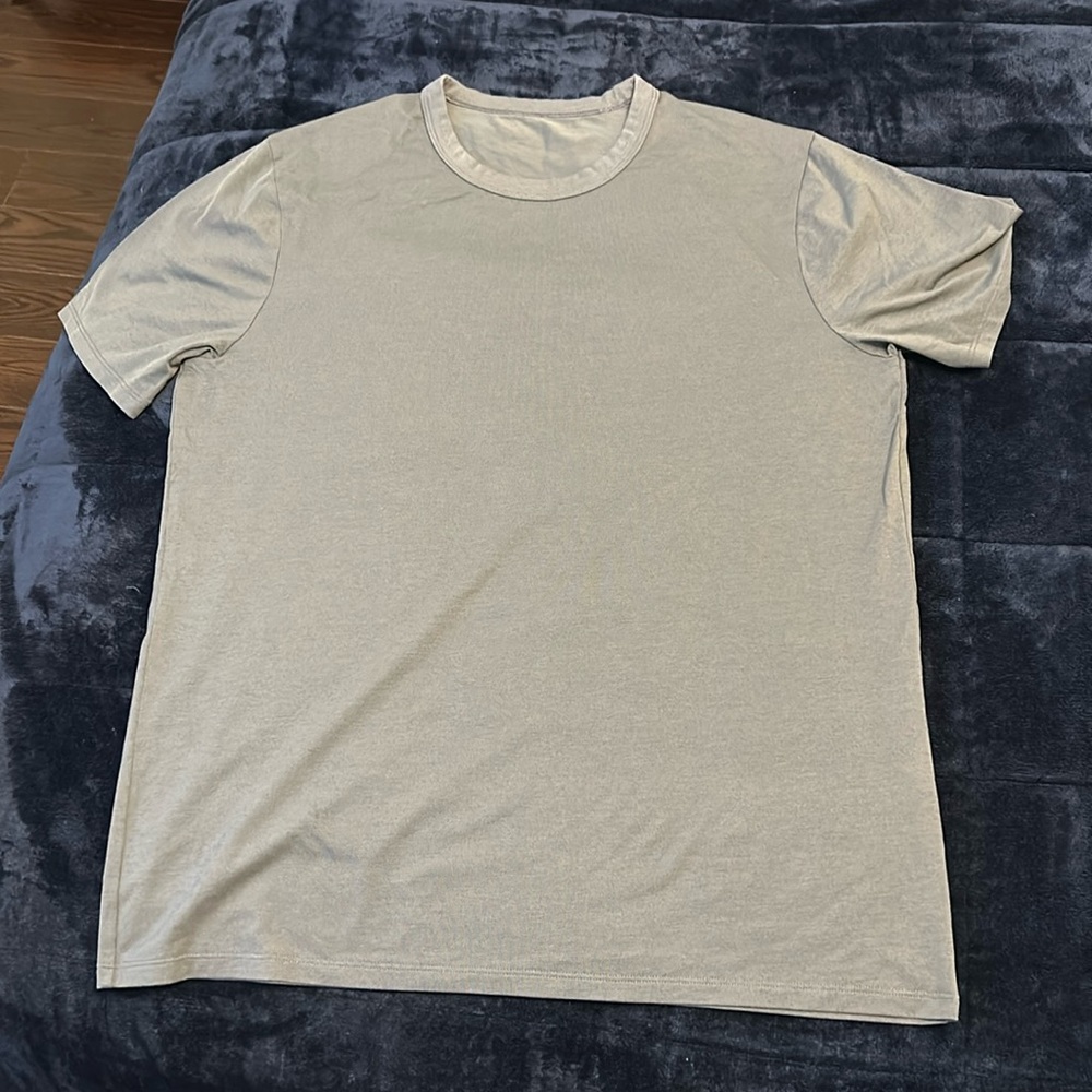 Lululemon t shirt